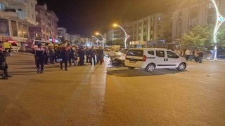 Ankarada hafif ticari araç ile motosikletli polis ekipleri çarpıştı: 2 polis memuru yaralandı
