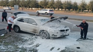 Ankarada lüks otomobil yandı
