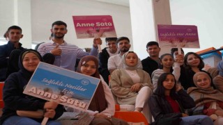 Anne sütünün önemini pankartlarla vurguladılar