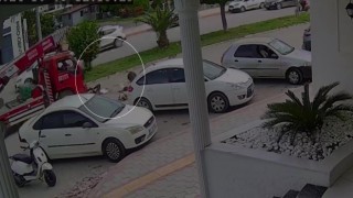 Anne ve oğlunun yaralandığı kaza kamerada
