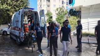Antalyada inşaat iskelesi çöktü: 2 işçi yaralandı