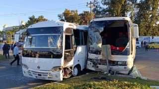 Antalyada otel çalışanlarını taşıyan servis araçları çarpıştı: 13 yaralı