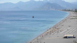 Antalyanın sabahı kış, öğleni yaz oldu, tatilciler neye uğradığını şaşırdı