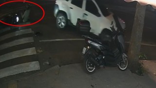 Aracıyla yaya geçidinden geçen sürücü ile motokurye ile çarpıştı: Kurye ölümden döndü