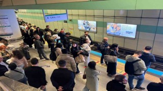 Arıza nedeniyle metro seferleri aksadı, vatandaş 45 dakika bekledi