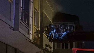 Arnavutköyde elektrik panosundan çıkan yangın paniğe neden oldu
