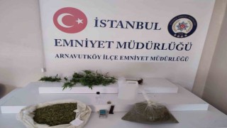 Arnavutköyde şüpheli araçtan ve evden uyuşturucu çıktı: 3 gözaltı