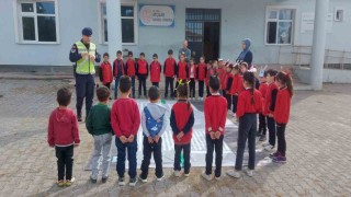 Arpaçayda öğrencilere jandarmadan trafik eğitimi