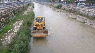 Asar Deresinde temizleniyor