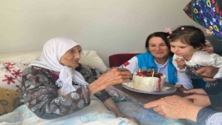 Asırlık Emine nineye doğum günü sürprizi