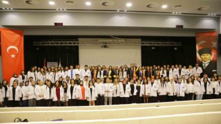 Avrasya Üniversitesinde beyaz önlük giyme töreni düzenledi