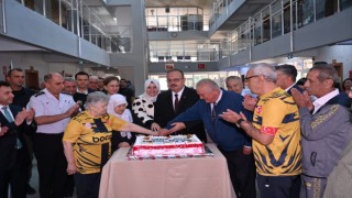 Aydın Valisi Canbolat, huzurevi sakinleriyle bir araya geldi