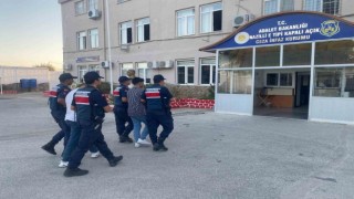 Aydını dolandıran gençler, tutuklandı
