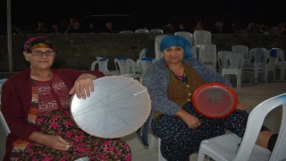 Ayvacıkta darbukacı ve davulcu iki kadın, düğünlerin vazgeçilmezi oluyor
