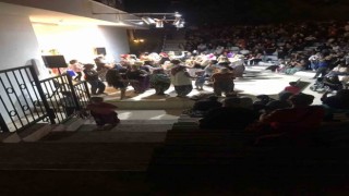Ayvacıkta Mahalle Muhtarı Şalvar Gecesi Düzenledi