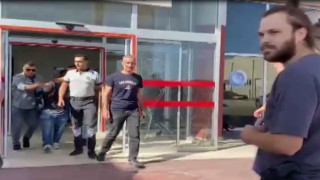 Ayvalıkta Atatürk anıtına balyozla çıkan zihinsel engelli şahıs linç edilerek hastanelik oldu
