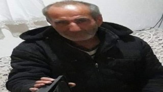 Babası ve kardeşini bıçaklayıp, evi ateşe verdi