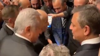 Bahçeli ve Özel TBMM’de Sohbet Etti