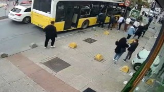 Bahçelievlerde İETT otobüsü ağaca çarptı, o anlar kamerada