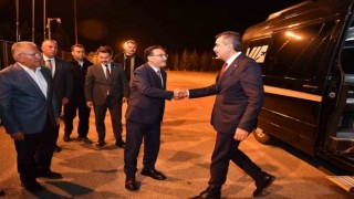 Bakan Tekin tasarruf tedbirlerine uydu, uygulama otelinde kaldı