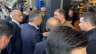 Bakan Yerlikaya, depremin vurduğu Malatyada esnaf ile bir araya geldi