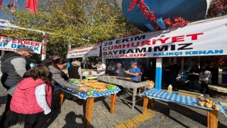 Balıkçı Kenanda gelenek bozulmadı, 2 gün ücretsiz balık ekmek ikram edildi
