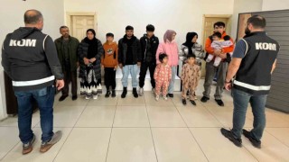 Balıkesirde 11 düzensiz göçmen ve 2 organizatör yakalandı