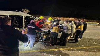 Balıkesirde minibüs takla attı: 1 ölü, 4 yaralı