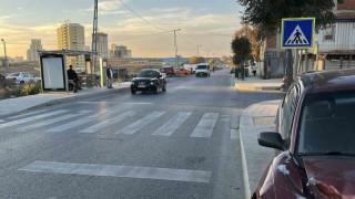 Başakşehirde yarış yapan otomobil sürücüsü, işçilerin oturduğu araziye uçtu: 4 yaralı