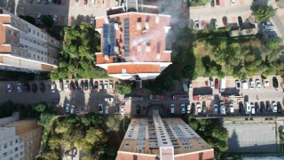 Başakşehirdeki sitede korkutan yangın: 3 kişi dumandan etkilendi