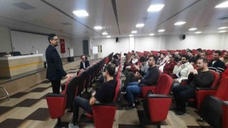 Başhekim Ergenç, yeni atanan acil uzmanları ve pratisyen hekimlerle bir araya geldi