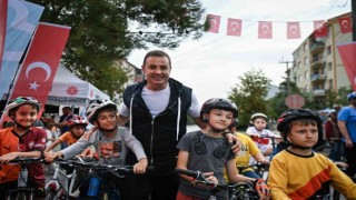 Başkan Akın, çocuklarla birlikte pedal çevirdi
