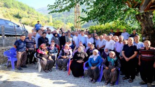 Başkan Atlıya köylü sorunlarını sazlı sözlü anlattı