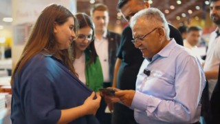 Başkan Büyükkılıç; 11 yıllık hatırayı Kitap Fuarında yeniledi