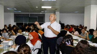 Başkan Özçelik, kız öğrencilerin taleplerini dinledi