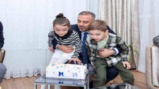 Başkan Toptaştan şehit öğretmen kızına doğum günü sürprizi