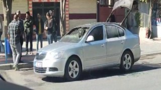 Batmanda seyir halindeki otomobil alev aldı