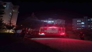 Batmanda yangın merdiveninde yangın paniğe neden oldu