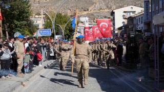 Bayburtta 29 Ekim Cumhuriyet Bayramı kutlamasına komandoların gösterisi damga vurdu