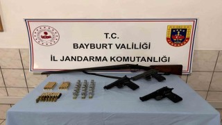Bayburtta silah ve mühimmat kaçakçılığı operasyonu