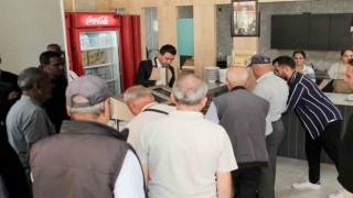 Bayraklı Belediyesi kent lokantalarında Askıda Yemek uygulaması başladı