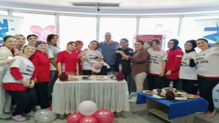 Bebekler için emzirmeye dikkat çektiler