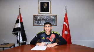 Beşiktaş, Mehmet Tuğra Yeşilyurtla profesyonel sözleşme imzaladı