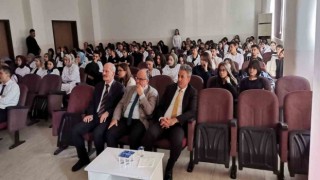 Bilecikte öğrencilere süt ve kek ikramı yapıldı
