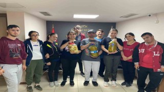 Bilecikte özel bireyler ürettikleri malzemelerle turşu kurdular