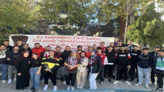 Bilecikte taraftar gruplarından kadına ve çocuğa yönelik şiddete karşı karanfilli eylem