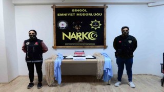 Bingölde kargo poşetinin içindeki perdeye zulalanmış vaziyette uyuşturucu ele geçirildi