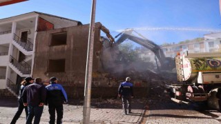 Bingölde metruk yapılar bir bir yıkılıyor