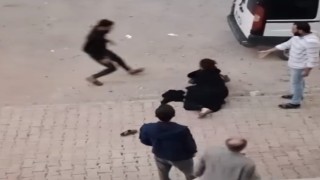 Bir köşede kadınlar diğer köşede erkekler kavga etti