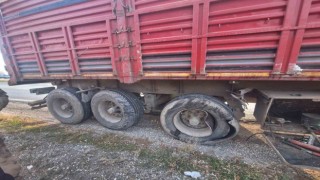 Bitliste kamyonet tırla çarpıştı: 2 yaralı